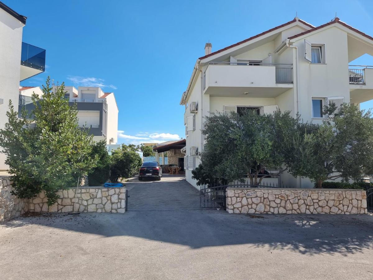 Apartments Gabbiano Novalja Exterior foto